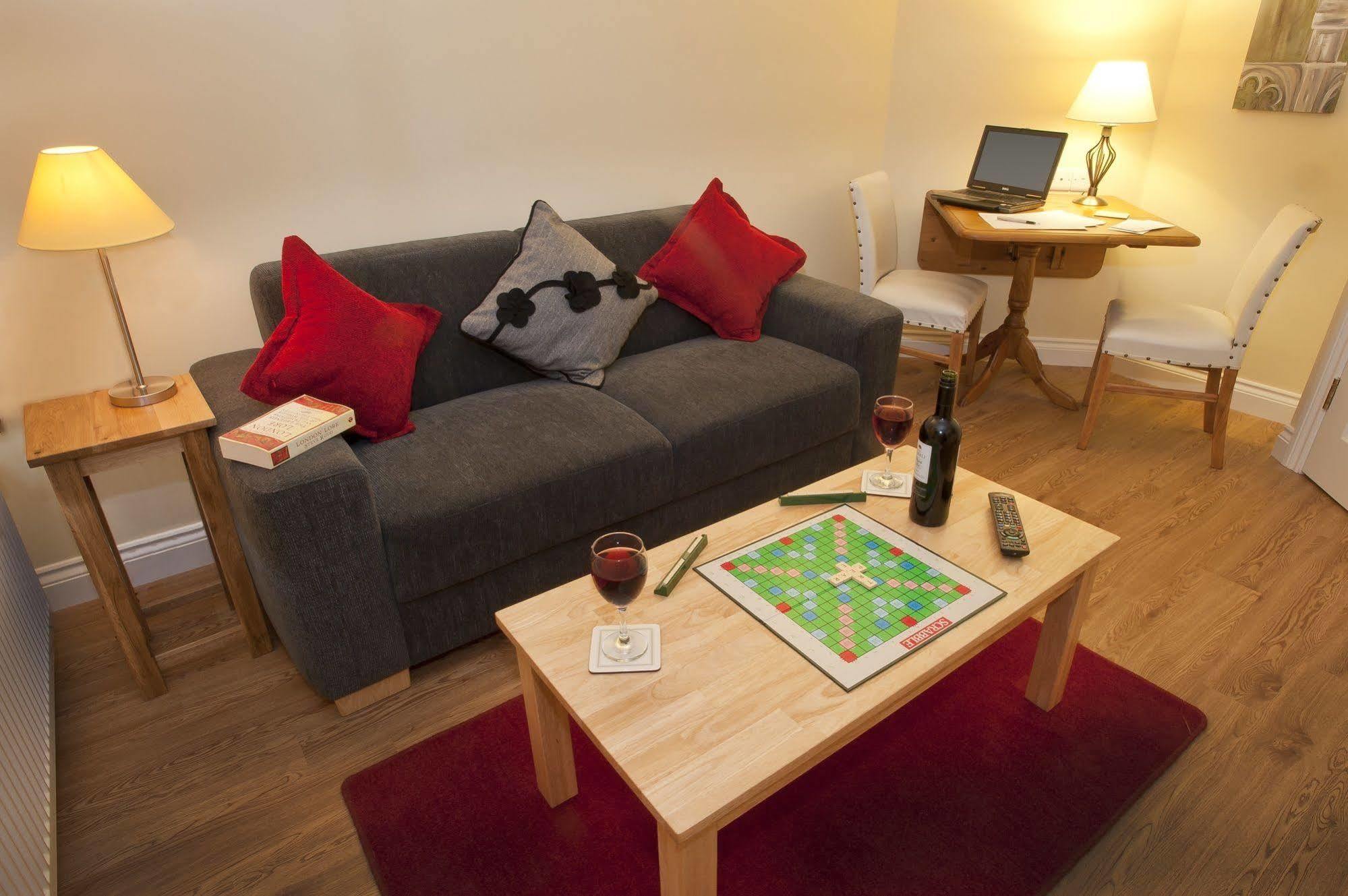 Peartree Serviced Apartments ساليزبري المظهر الخارجي الصورة