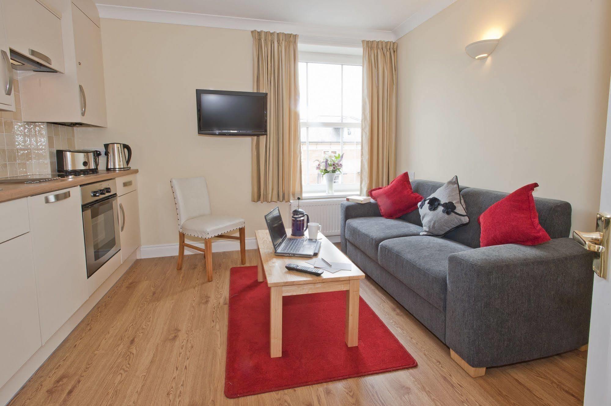 Peartree Serviced Apartments ساليزبري المظهر الخارجي الصورة