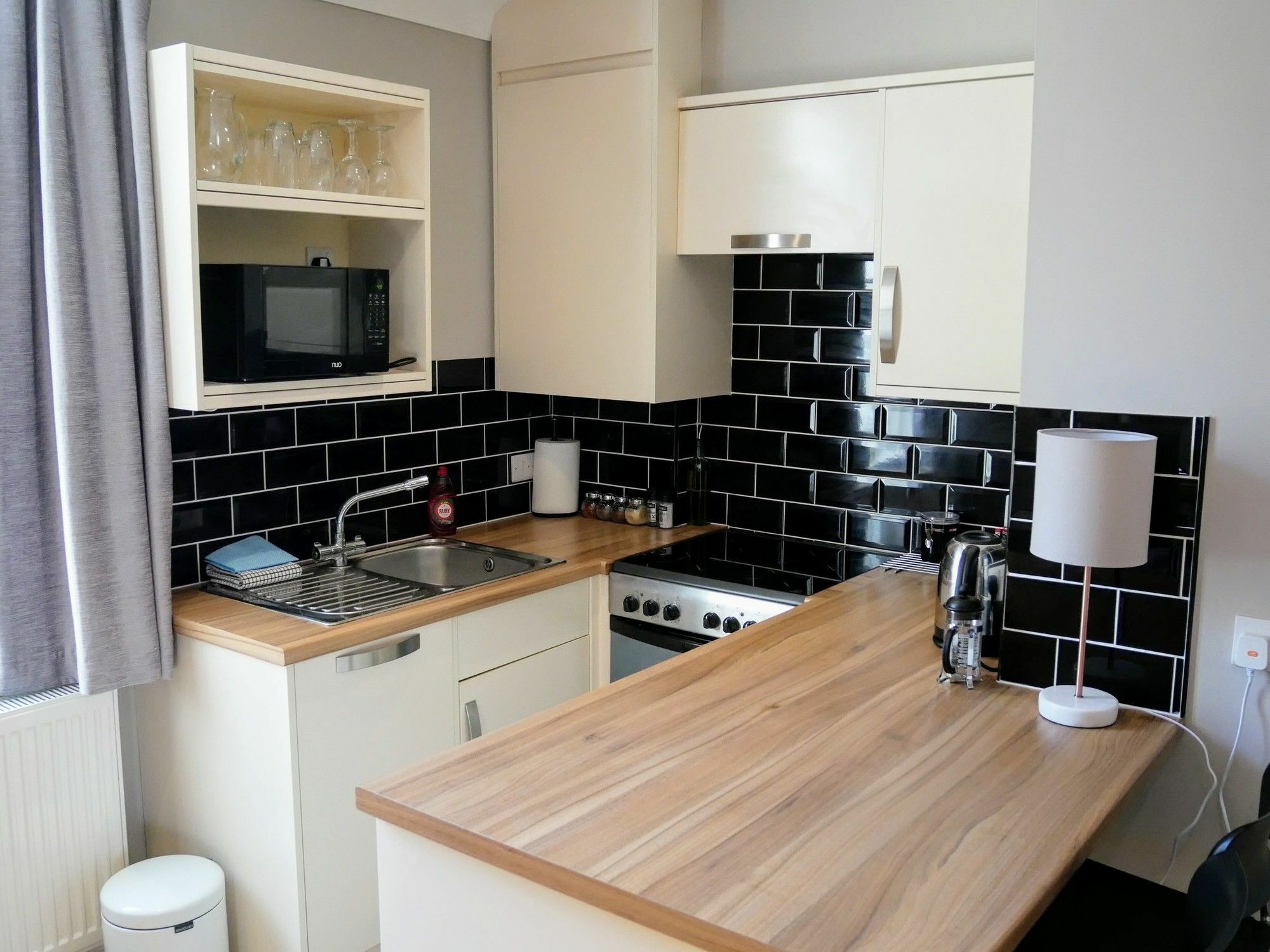 Peartree Serviced Apartments ساليزبري المظهر الخارجي الصورة