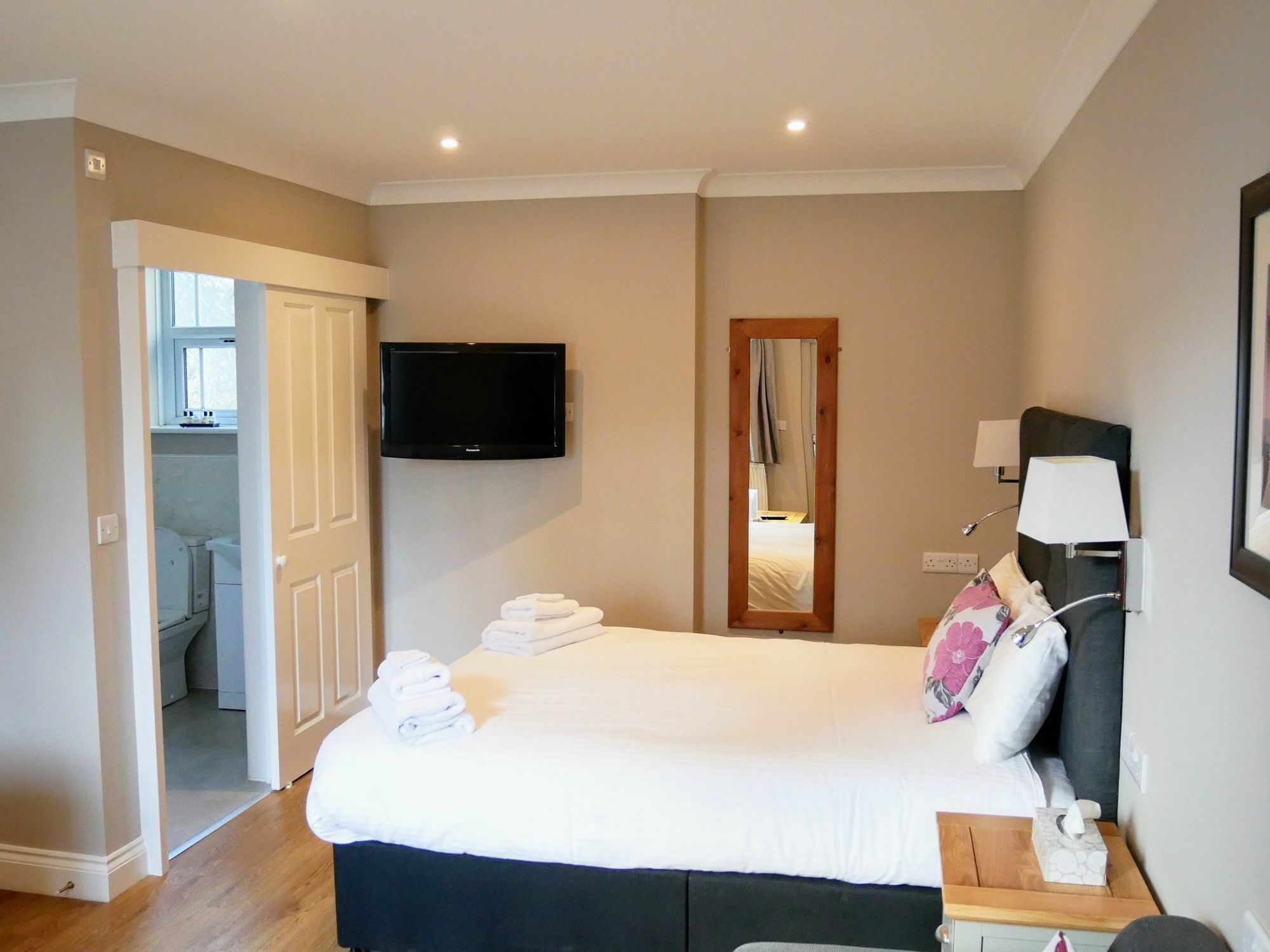 Peartree Serviced Apartments ساليزبري المظهر الخارجي الصورة